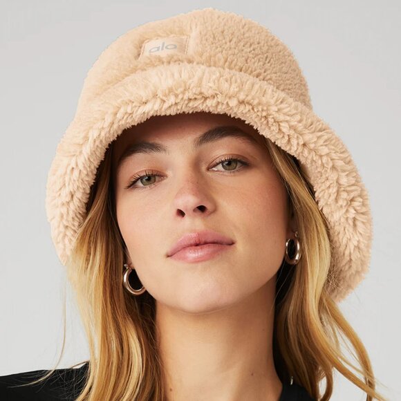 Alo Foxy Sherpa Bucket Hat Camel - Picture 1 of 8
